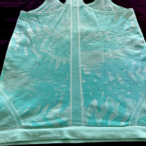 Lululemon Racerback. Aqua patterned size 8. - Picture 3 of 6